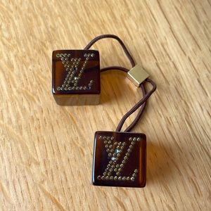 Louis Vuitton hair tie. Some crystals are missing, please refer to pictures.